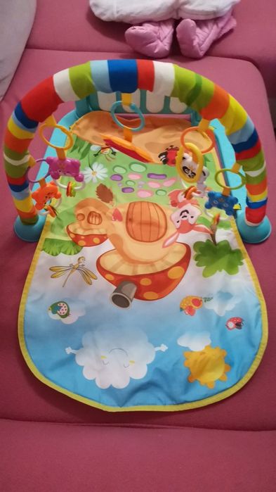 Hainute și jucării bebe