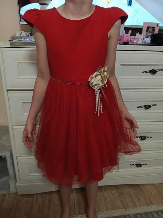 Продам платье  очень красивое