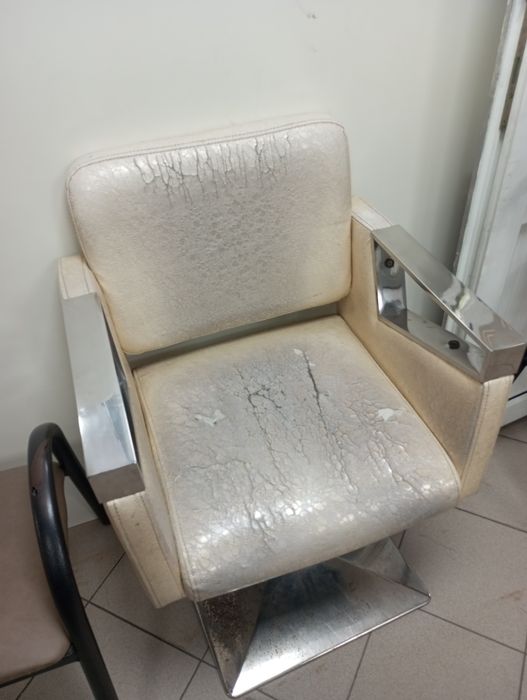 Парикмахерское кресло