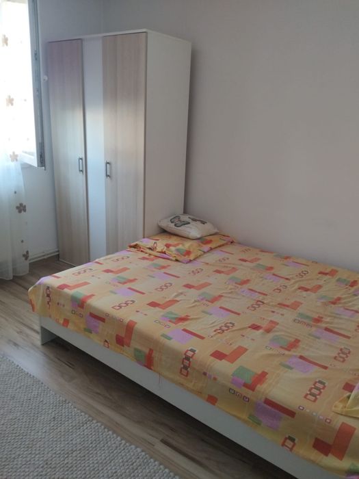 Inchiriez apartament cu 3 camere