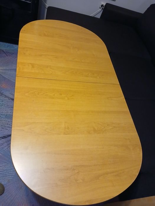 Маса 3 във едно холова трапезно и разтегателна.