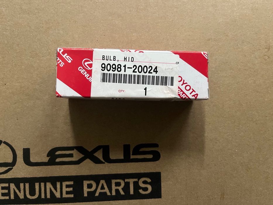 Продавам оригинална HID крушка Toyota/Lexus RX
