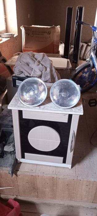 Niva oldi va orqa faralari sotiladi