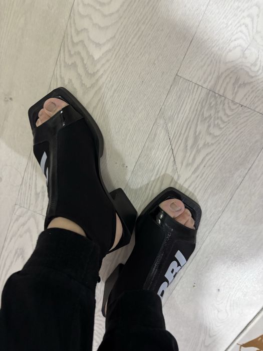 Обувь женская модная