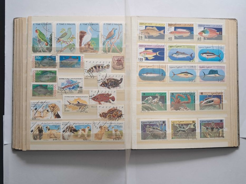 Пощенски марки тема ”Животни”.