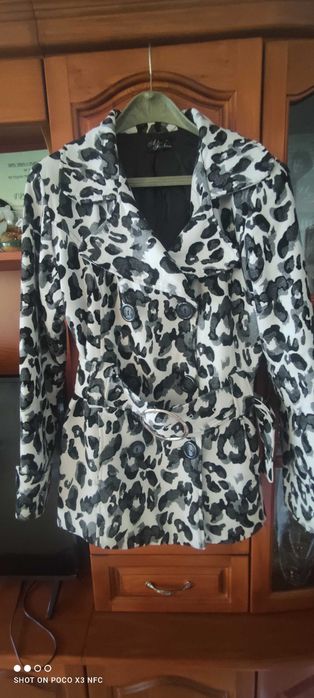 Дамско палто с тигров принт - 17.00 лв.