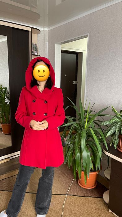 Пальто осеннее в отличном состоянии