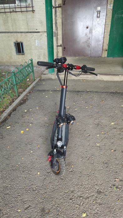 Продам срочно электросамокат
