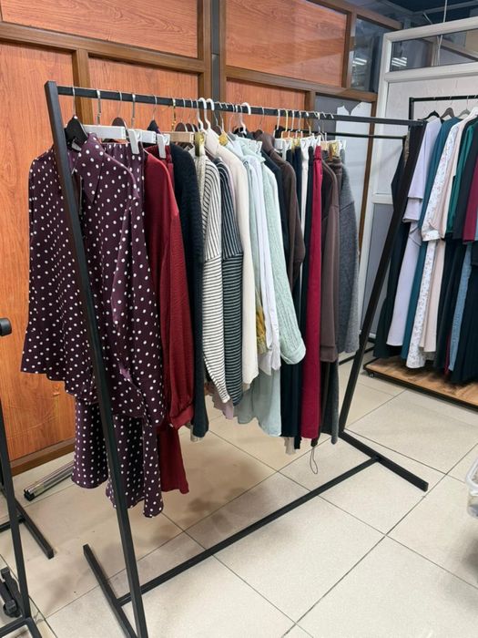 Рейлы, манекен, столы для бутика