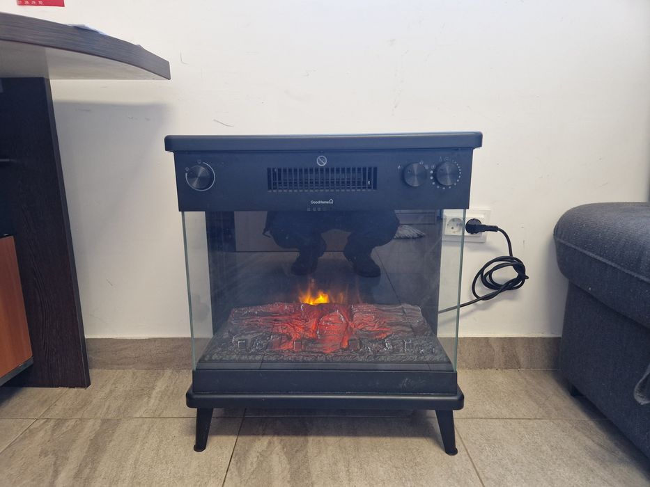 Vând  șemineu Electric