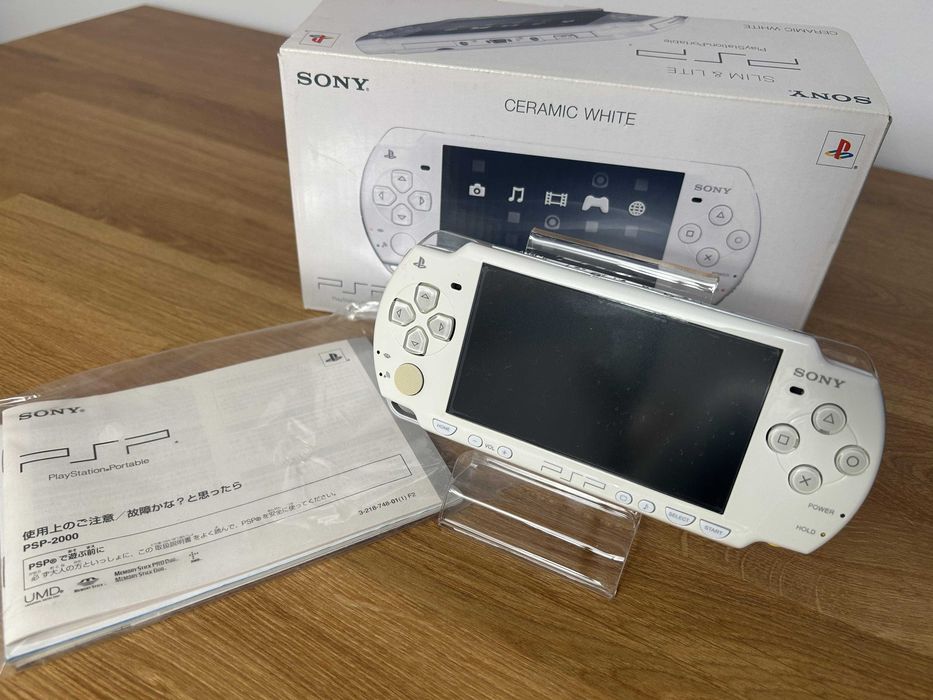 PSP 2000 Ceramic White în cutie — Slim and Lite, modată