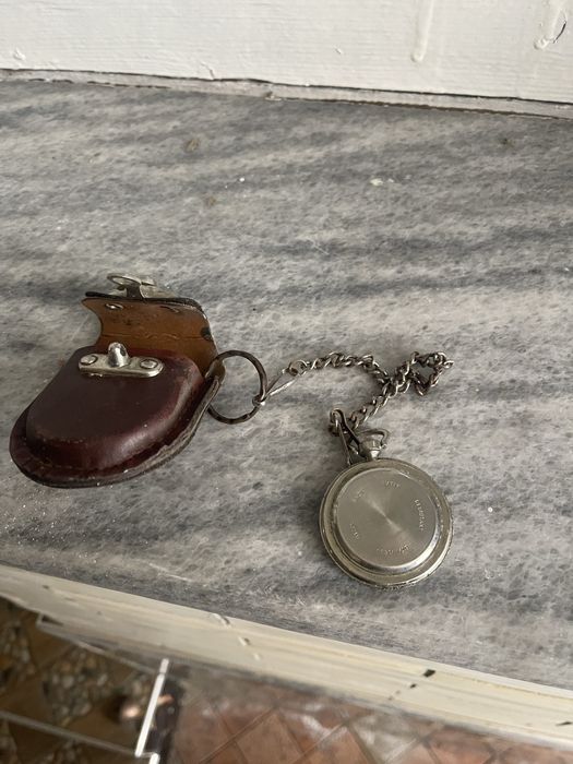 Qadimiy soatimiz sotiladi juda sifatli turibdi