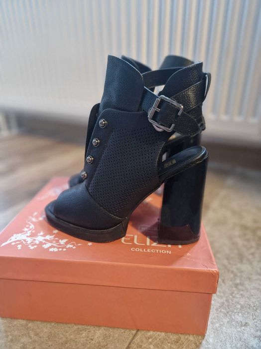 Сандали с дебел ток