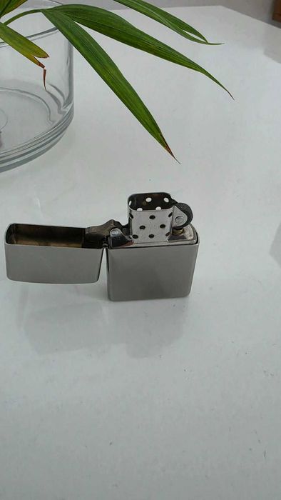 Bricheta Zippo simplă - folosită o singură dată