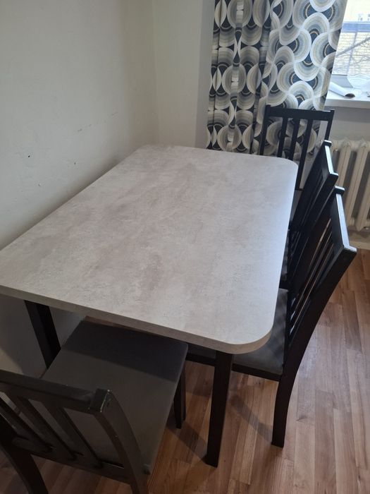 Стол с 4 стульями