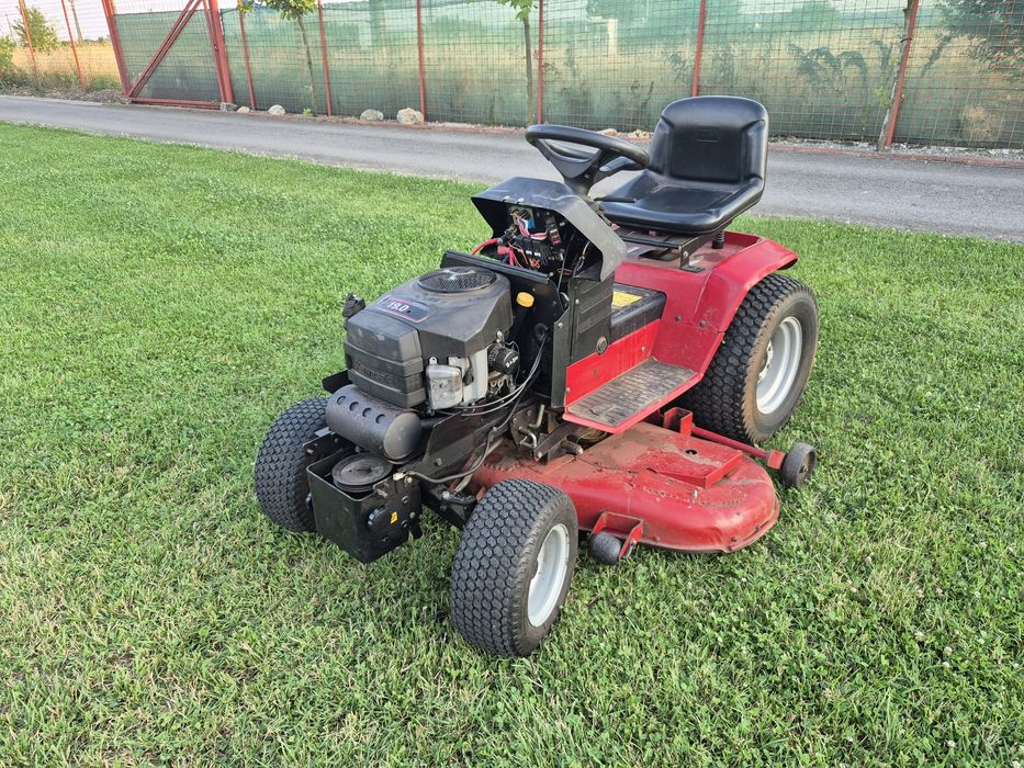Vand tractoras de tuns iarba