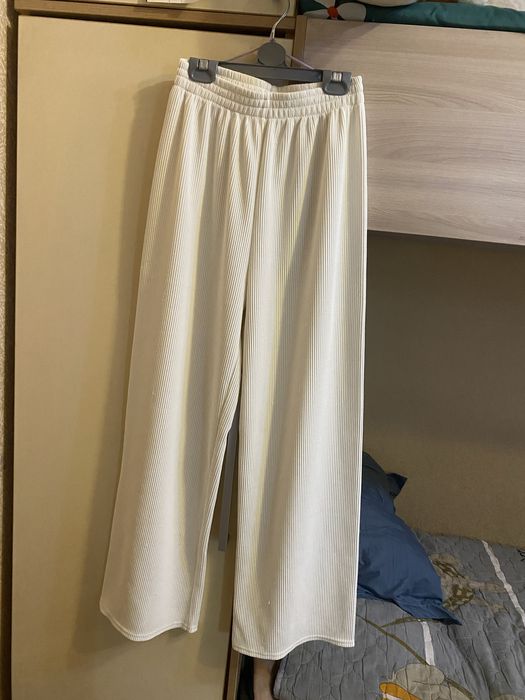 Джинсы, штаны и прочее.