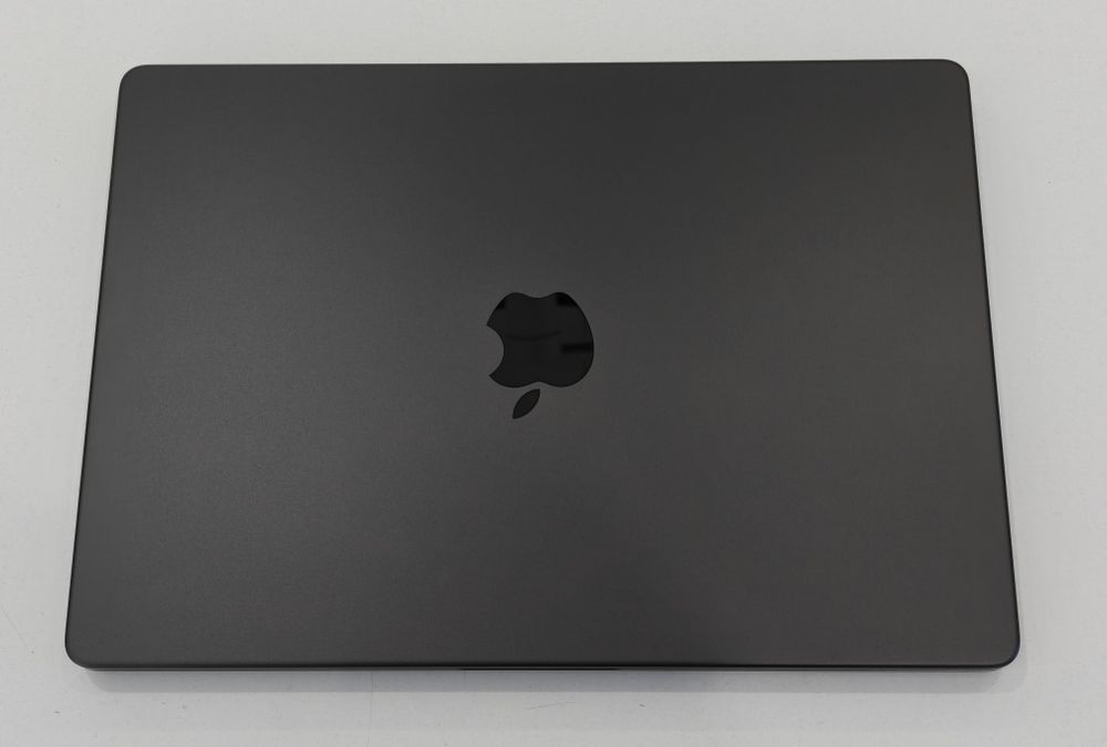 MacBook Pro 14 M5 24/1TB 7циклов/100%