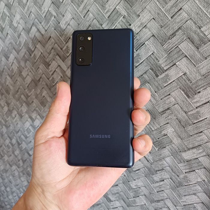 Продам Samsung S 20 FE