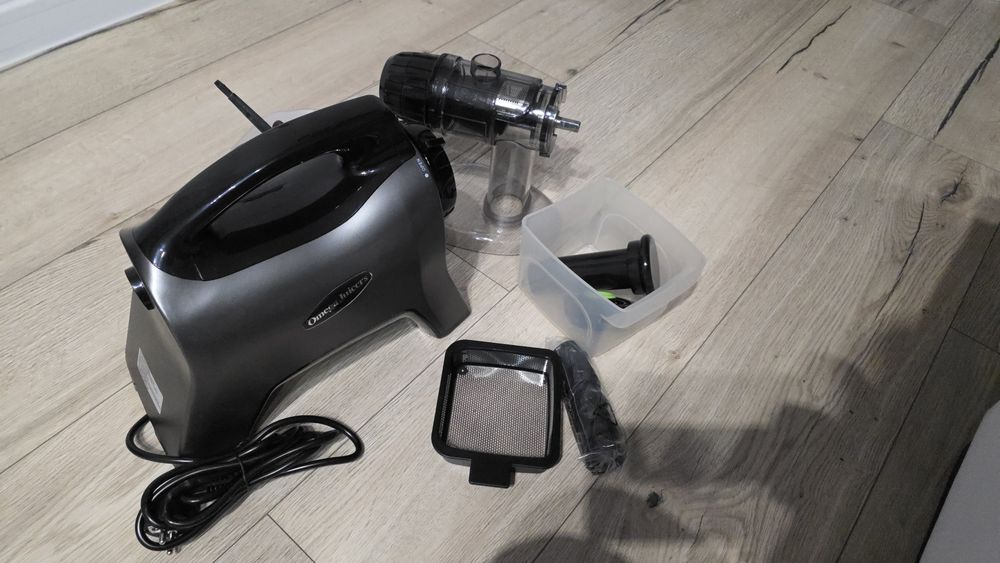 Omega Juicer - MM1500GYF - Висок клас бавнопресоваща сокоизтисквачка.
