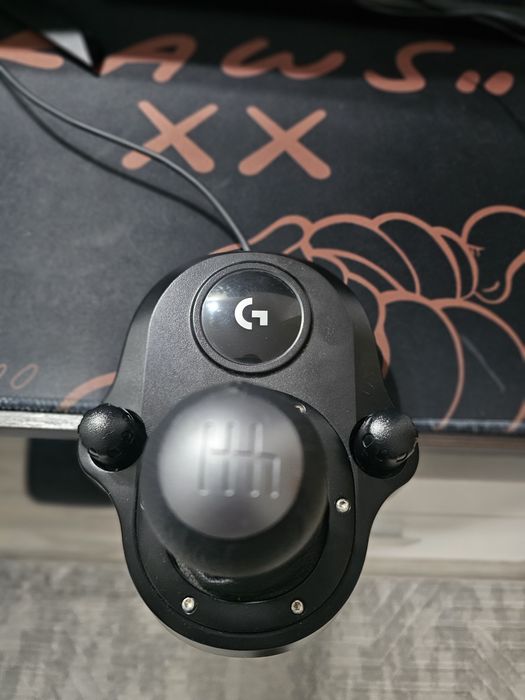 Vând volan logitech g923 cu garanție altex