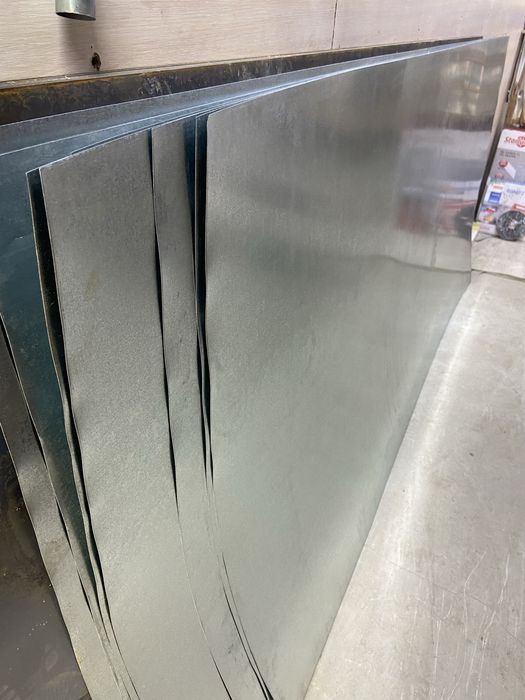 металлический листь