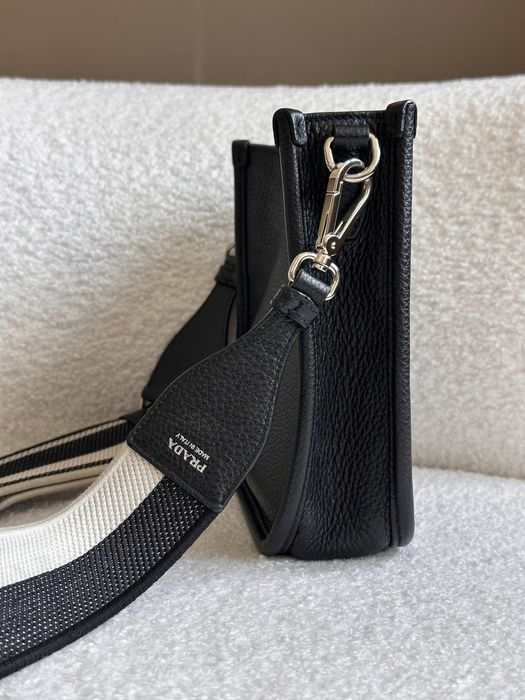 Кожаная сумка Prada
