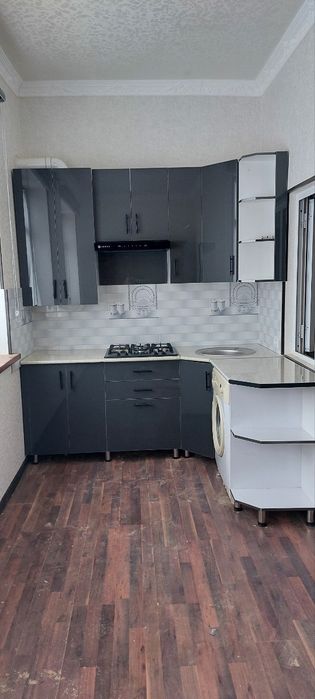 Карши ш марказида  квартира  сотилади зур жойда