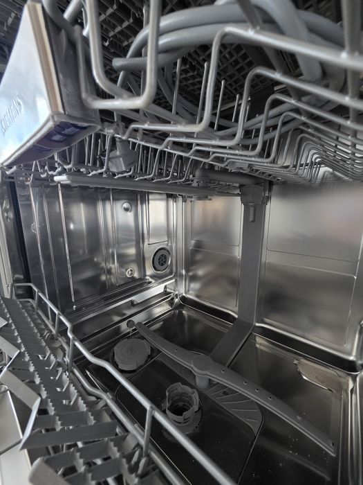 Съдомиялна за пълно вграждане Siemens