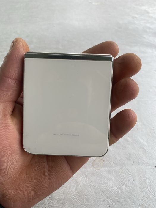 1️⃣ Samsung Galaxy Z Flip5 256GB, stare foarte bună, accept test