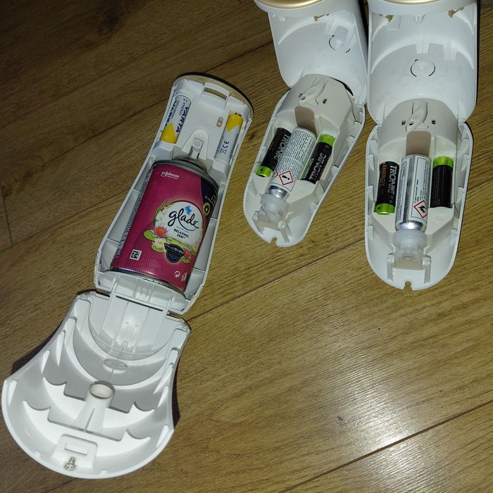 Aparat odorizant Glade pentru spray uri de camera
