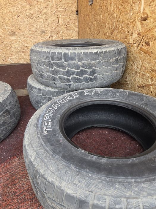 Продам б/у  шины R16 A/T