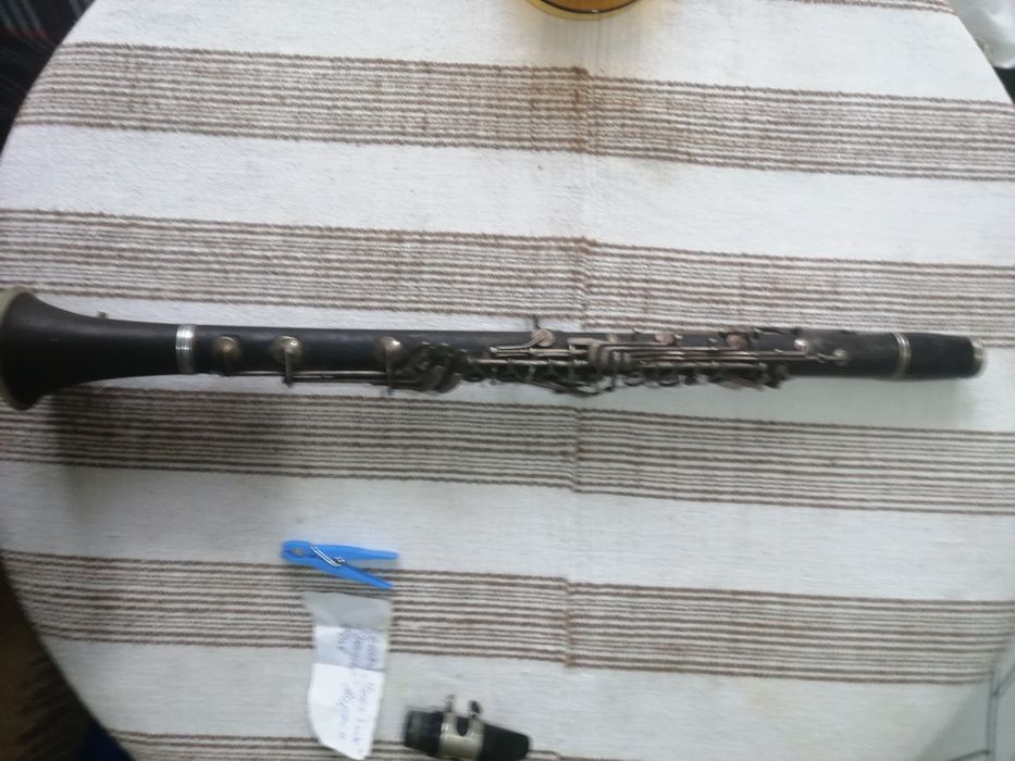 Кларинети 3 броя :Два Пълен Бьом дървени и 1 Полу Бьом.