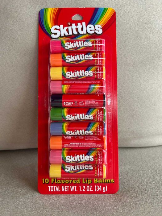 Балсами за устни с различни вкусове