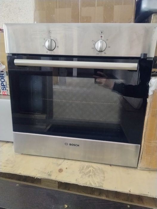 Cuptor electric Bosch și plita pe gaz