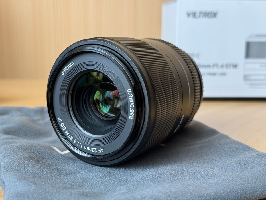 Viltrox AF 23mm F1.4 STM XF за Fujifilm X-Mount – като нов + сенник и кутия