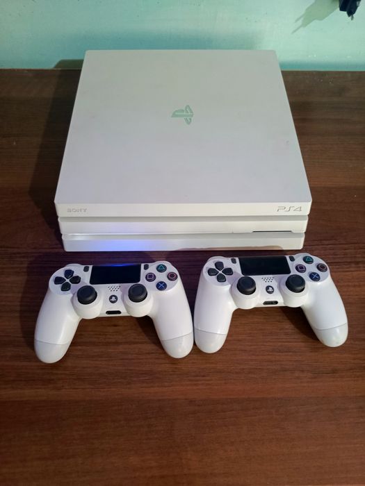 Ps4 pro 1TB 4k UHD oʻyinlari bilan +3 oy garantiya