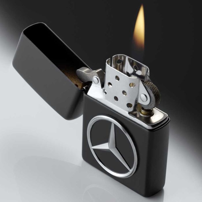 Bricheta Zippo sigla Mercedes Benz neagra noua Cadou Colectie