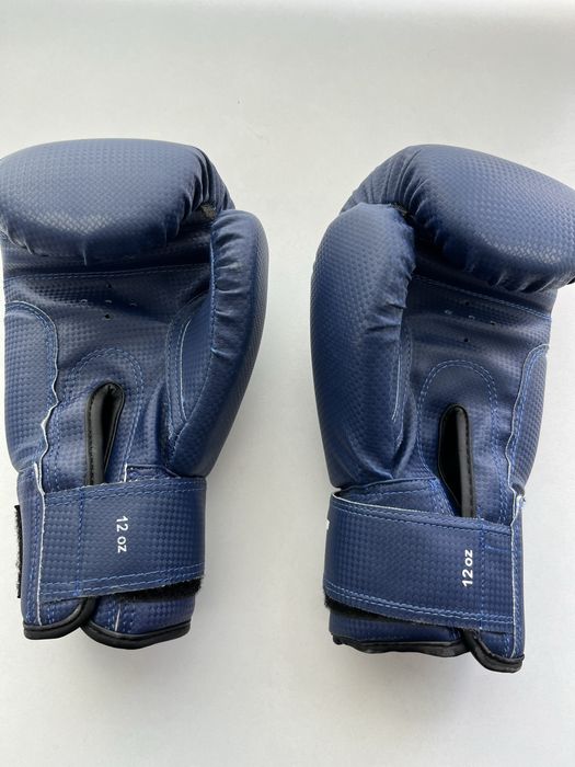 Срочно продам боксерские перчатки в идеальном состоянии