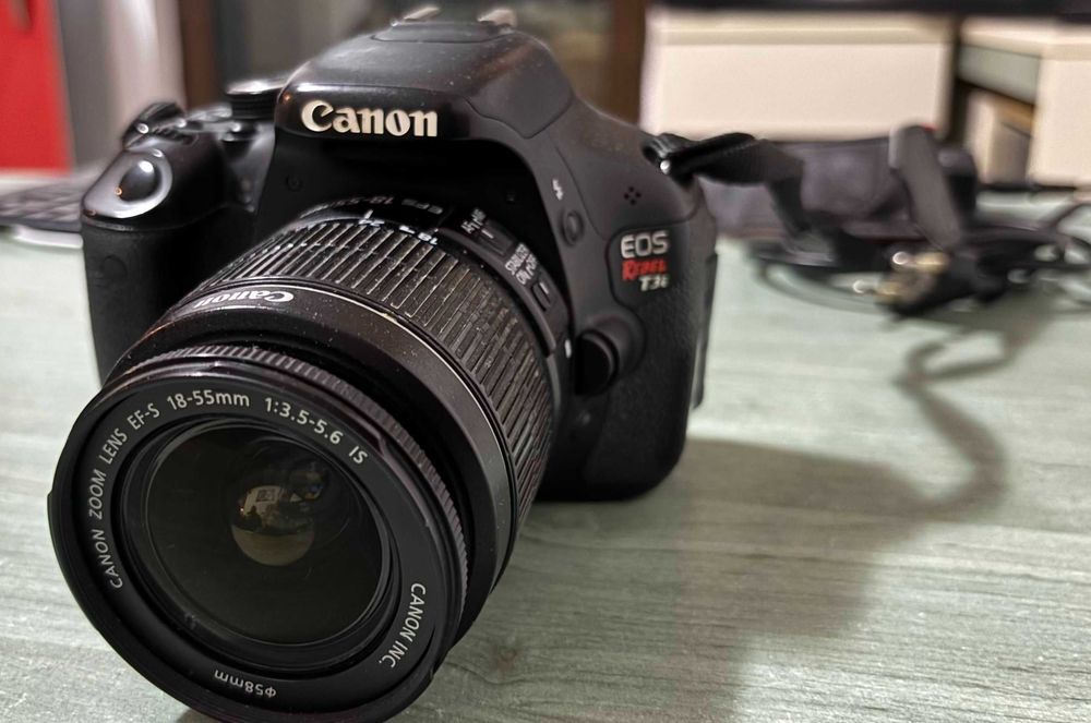 Canon EOS Rebel T3i / 600D
