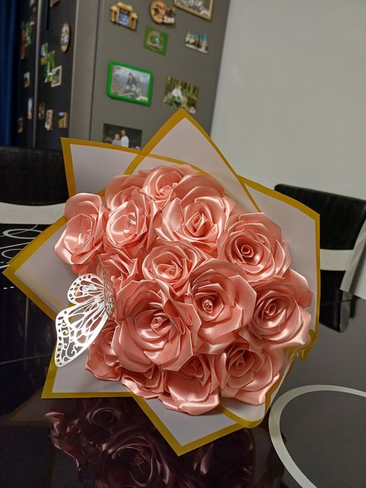 Buchet trandafiri satin