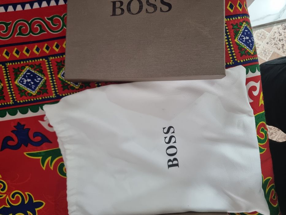 Boss кожанная барсетка