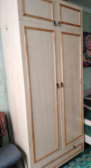 Продам стенку срочно.