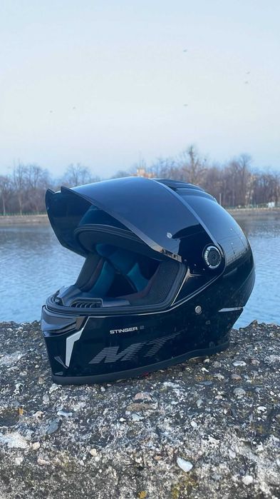 Vând cască MT stigner
