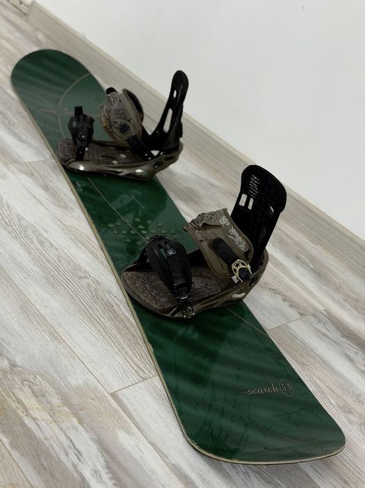 Продам сноуборд с креплениями состояние как новый