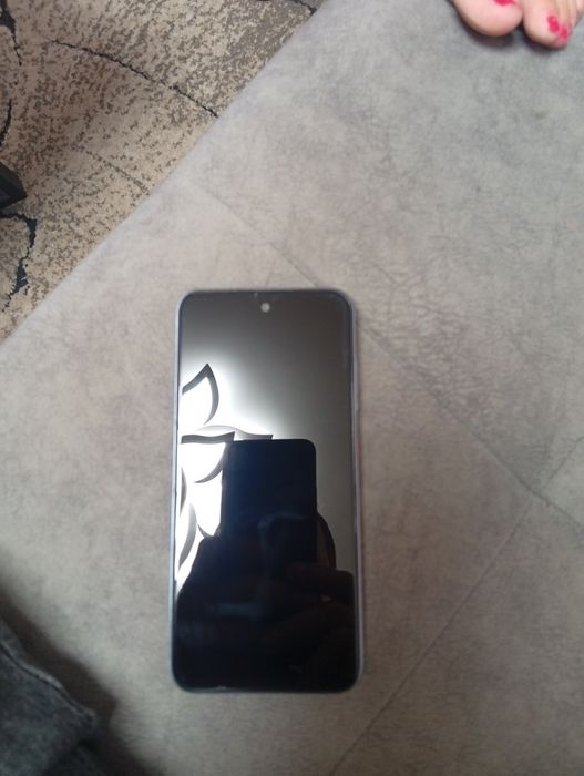 Продам телефон nubia V70
