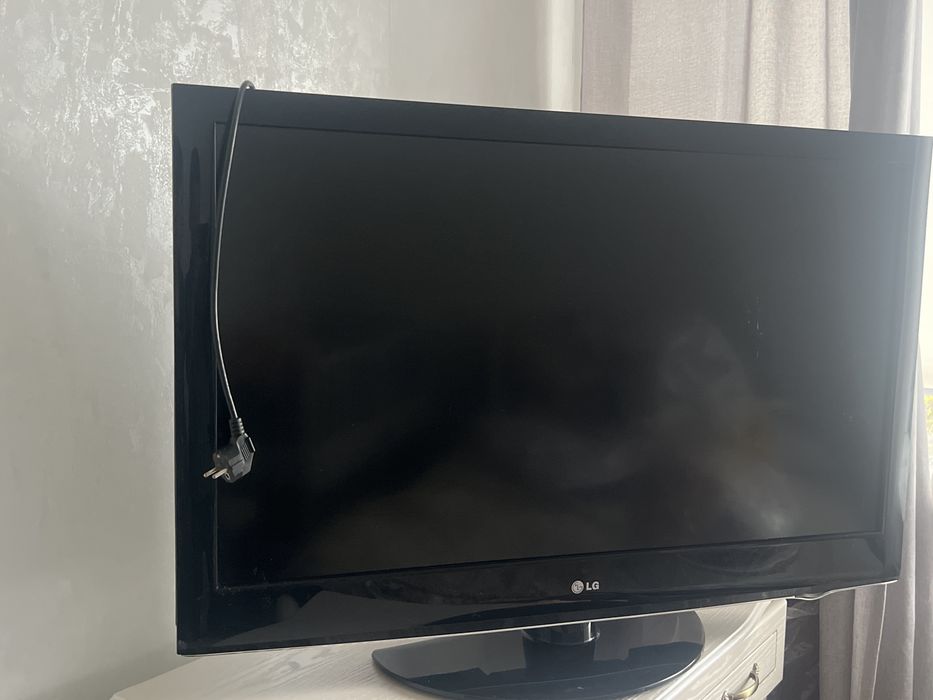 Продам телевизор Lg 80х60