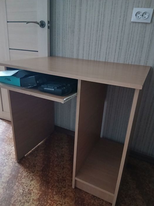 Продаю компьютерный стол
