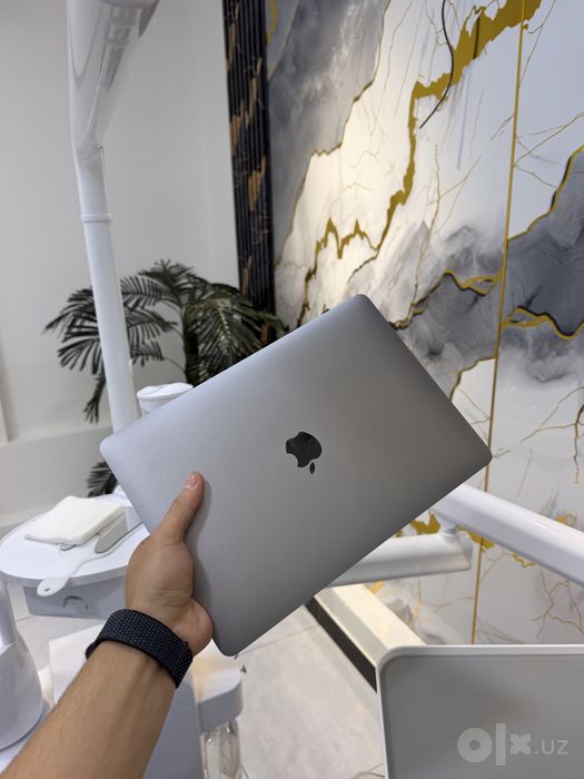 Macbook M1 8/256