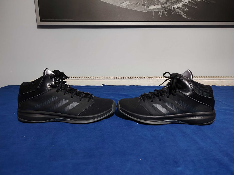ADIDAS basketi, mărimea 45 1/3, interior talpă 29 cm.